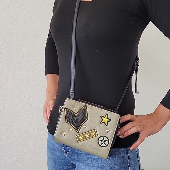 Steve Madden Olive Green & Black Military Style Crossbody Wallet Bag - Picture 1 of 13